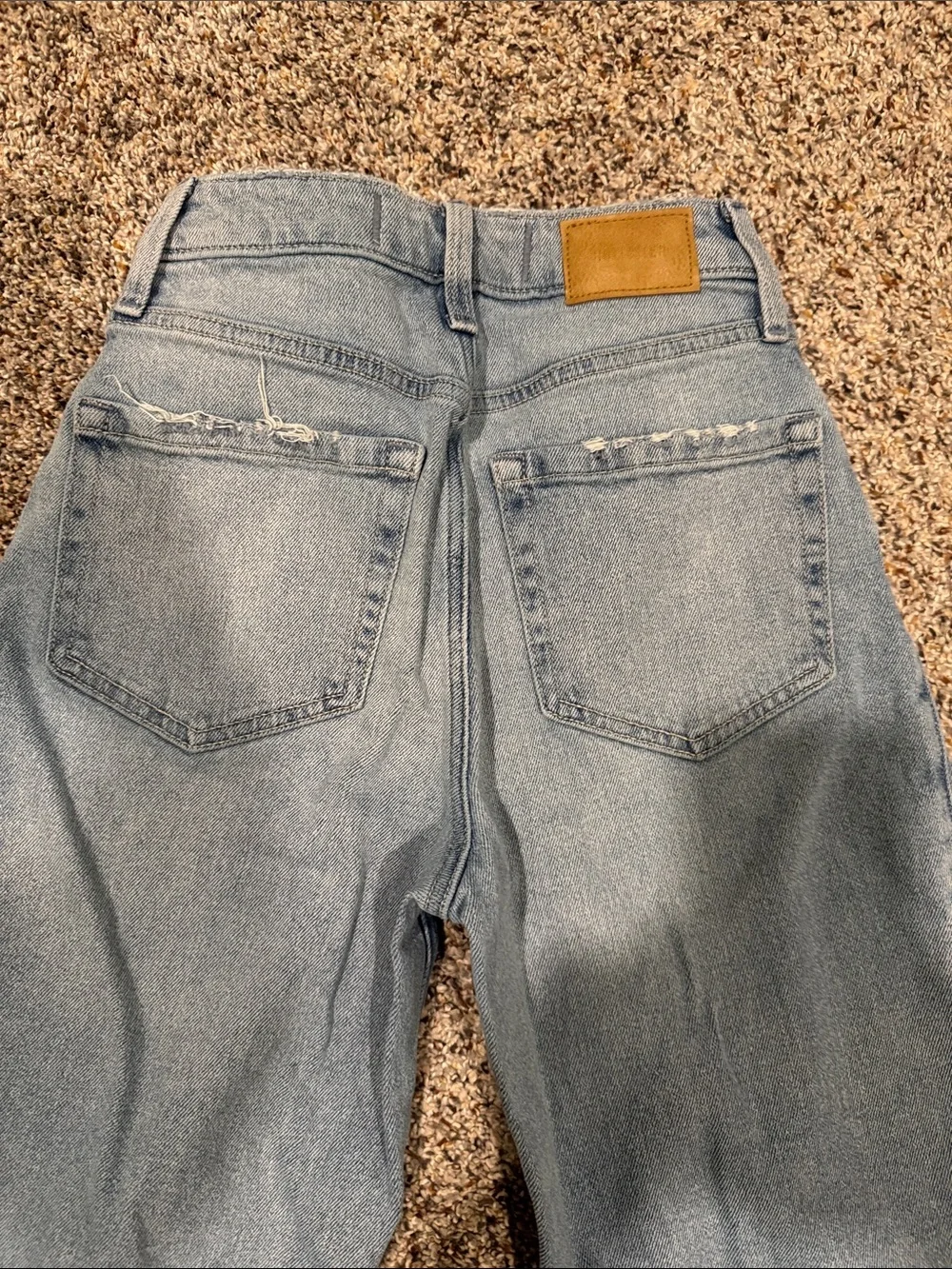 Hollister Ultra High-Rise Dad Jeans - Light Blue - Picture 5 of 5